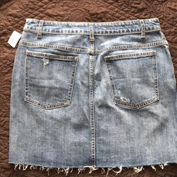 Old Navy Women’s Denim Skirt - Picture 2 of 5